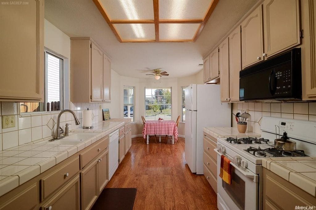 Ami's First DIY - Cabinets