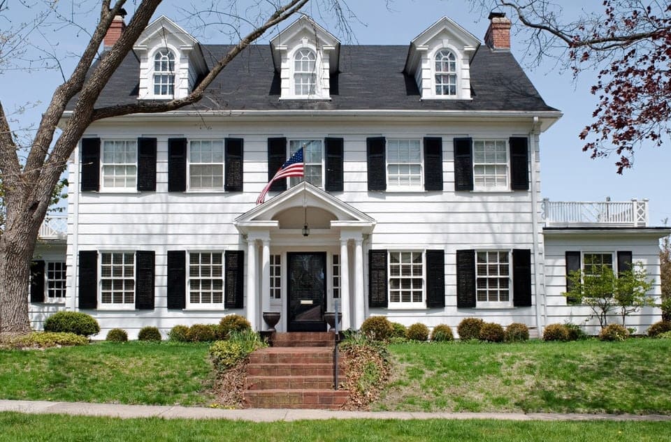 What Paint Colors Go Best with House Paints?