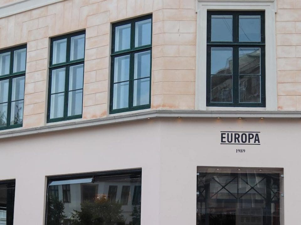 what paint to use on windows