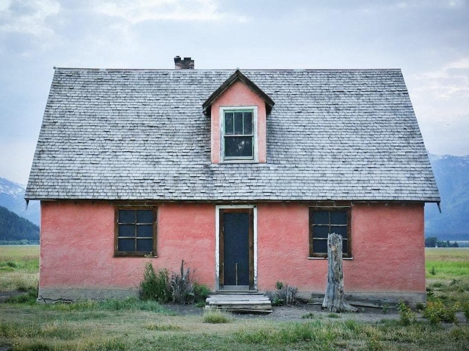 does dark exterior paint fade